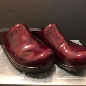 red patent dansko clogs